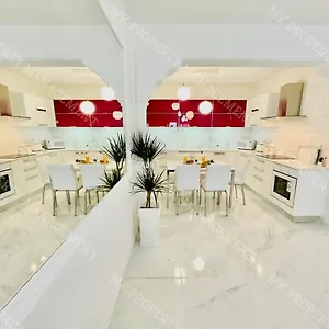 https://milos-city-center-apt-32.protaras-cy-hotels.com