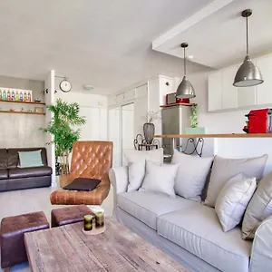 Luxurious Republique Pierre Leve Free Netflix Apartament