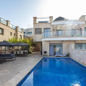 https://luxury-villa-4br-with-private-pool-jacuzzi-sea-view.eilathotels.net